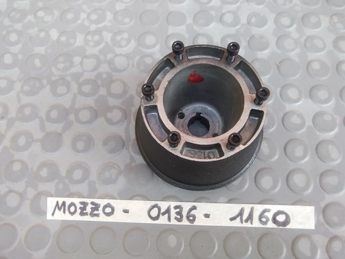 Mozzo per volante sportivo